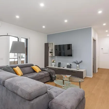 Casa Bloom - Penthouse City-center View & Free Parking Appartamento *