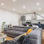 Casa Bloom - Penthouse City-center View & Free Parking *
