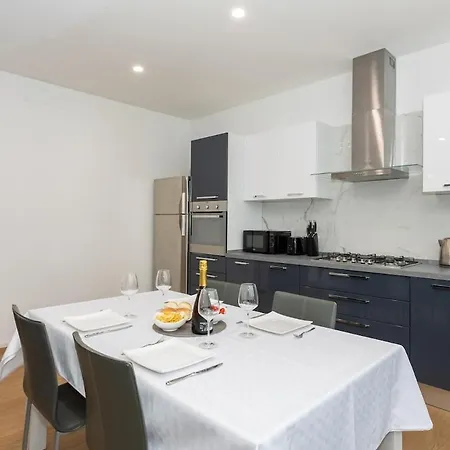 Casa Bloom - Penthouse City-center View & Free Parking