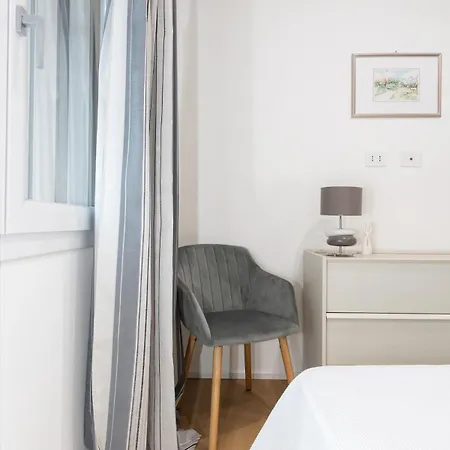 Casa Bloom - Penthouse City-center View & Free Parking Apartamento Oristano