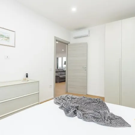 Casa Bloom - Penthouse City-center View & Free Parking *
