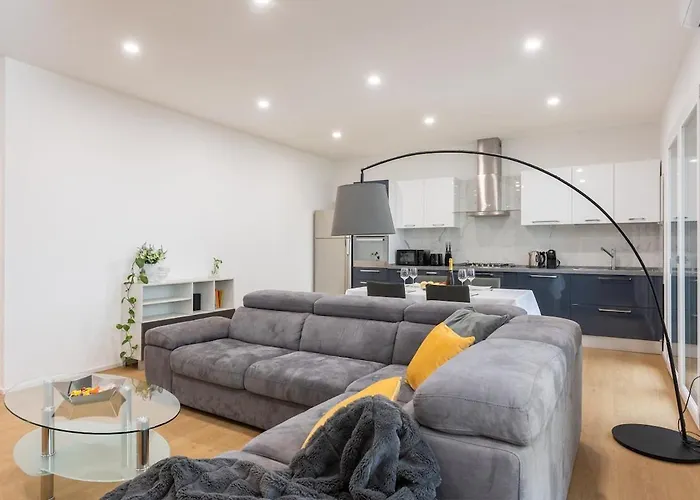 Casa Bloom - Stunning Penthouse City-center View *